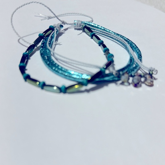 Accessorize in Style with our Trendy Green and Blue Tie Bracelet! - Picture 2 of 4